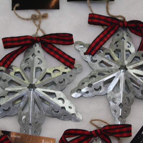Christmas Shoppe Ornaments Tin Snowflake Red Black Check Bow 4.5" Lot of 7 NWT - Picture 3 of 8